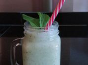 Una foto de smoothie de melón y menta