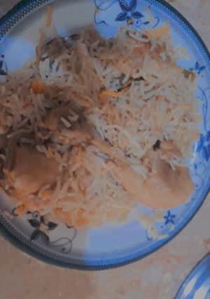 A picture of Chicken pulao.