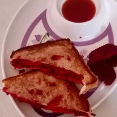 A picture of Beetroot sandwich.