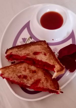 A picture of Beetroot sandwich.