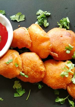 A picture of Potato pakoda (Alu pakoda).
