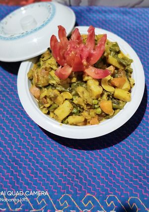 রেস্টুরেন্টে স্টাইলে মিক্সড ভেজ(restaurant style mixed veg recipe in Bengali) রেসিপির প্রধান ছবি