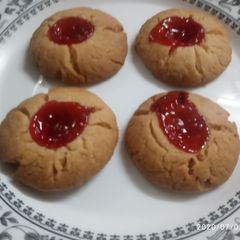 A picture of Jam cookies.