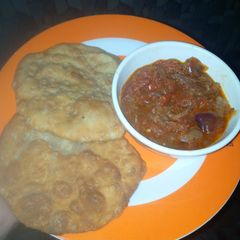 A picture of Fateera and minced meat sauce.