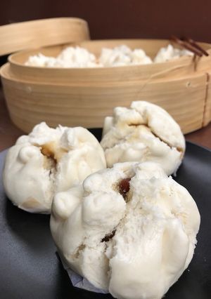 A picture of Cracked Top Steamed Buns with Grilled Pork Filling.