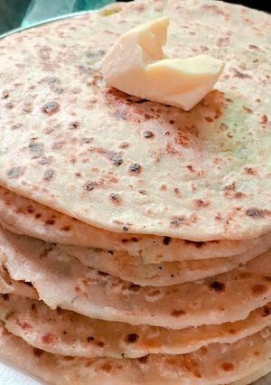 A picture of Punjabi Aaloo paratha.