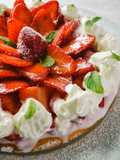 Strawberries & Cream Cake 🍰