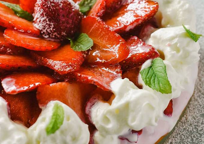 Recipe of Speedy Strawberries &amp; Cream Cake 🍰