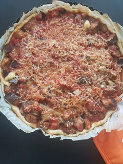 Une photo de Tarte aubergine, tomate et thon