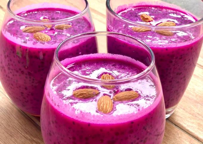 Healthy Diet Food: Dragon Fruit Chia Pudding + Roasted Almond