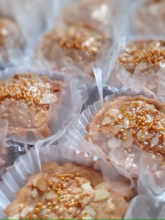 صورة لوصفة تارتولات محشية بكريمة اللوز والجوز والمعجون 🤤