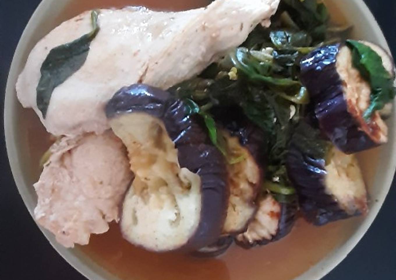 Pollo con espinacas y berenjenas