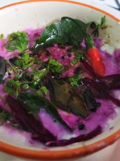 बीट रूट राईत (beetroot raita recipe in marathi) रेसिपी चे मुख्य फोटो