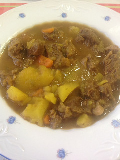 Una foto de Carne en salsa con patatas