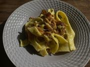 Una foto de pasta con panceta