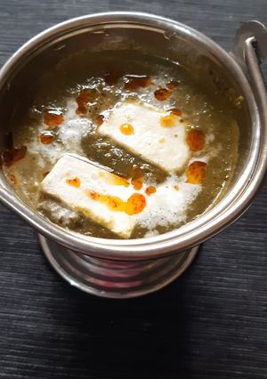 A picture of Palak paneer.