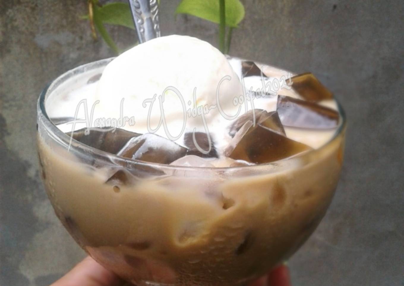 Es Luwak White Koffie Cincau Topping Eskrim Vanilla