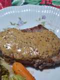 Filete de res con salsa de mostaza