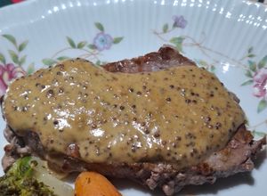 Una foto de Filete de res con salsa de mostaza