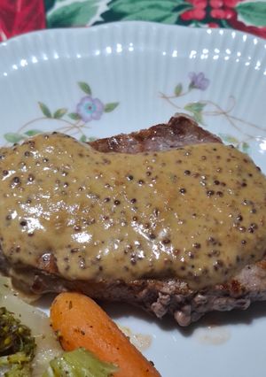 Una foto de Filete de res con salsa de mostaza