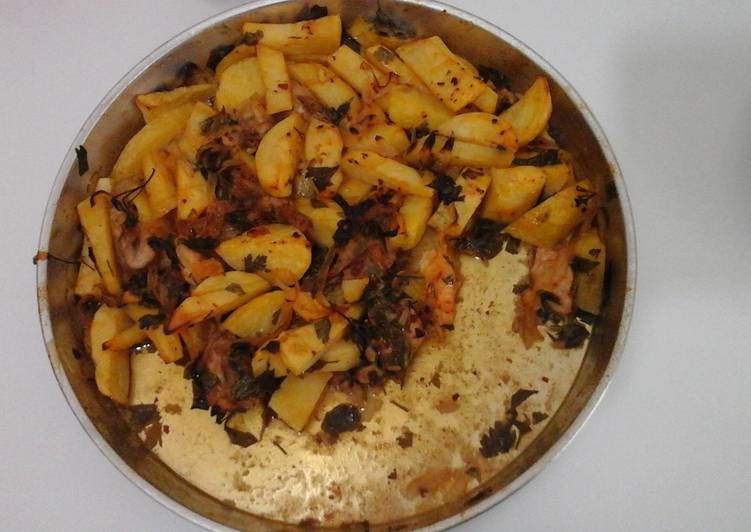 Fırında tavuklu patates (ayam kentang panggang)