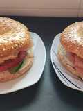 Bagels con jamón y más
