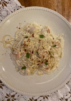Una foto de Spaghetti con salsa cremosa con camarones