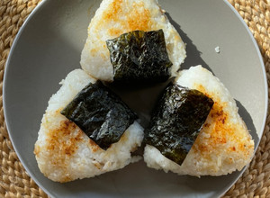 Foto principal de Onigiri farcit de tonyina amb mayonesa