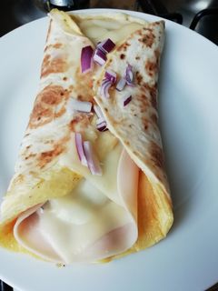 Rántottás töltött tortilla recept fotója