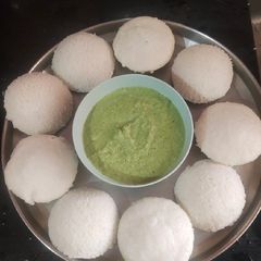 Idli and Chutney A picture of Idli and Chutney.
