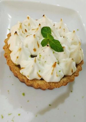 Una foto de Tarta de limón con merengue italiano