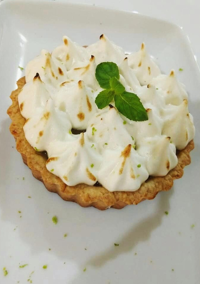 Una foto de Tarta de limón con merengue italiano