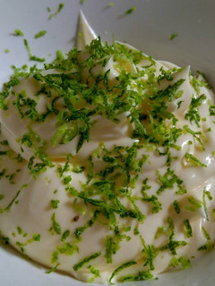 Una foto de MAYONESA Casera con Sabor a Limón...!