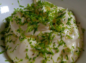 Una foto de MAYONESA Casera con Sabor a Limón...!