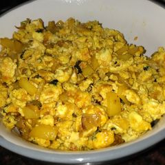 Eggs with potatoes #4weekschallenge A picture of Eggs with potatoes #4weekschallenge.