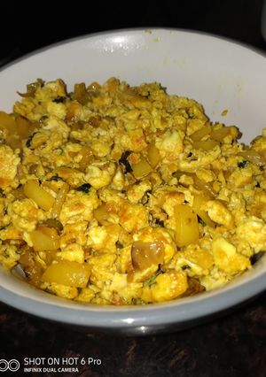A picture of Eggs with potatoes #4weekschallenge.