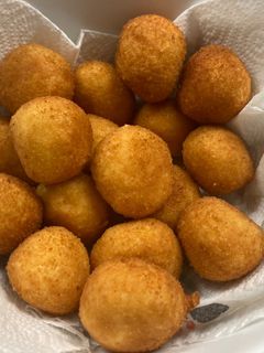 Sajtgolyó recept fotója