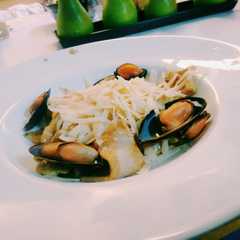 Una foto de Mejillones con fetuchini