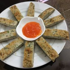 A picture of Vietnamese Bronze Featherback Fish Cake .