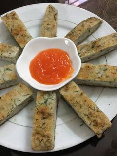 A picture of Vietnamese Bronze Featherback Fish Cake .