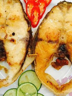 A picture of Fried Cobia with Salt and Chili.