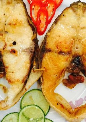 A picture of Fried Cobia with Salt and Chili.