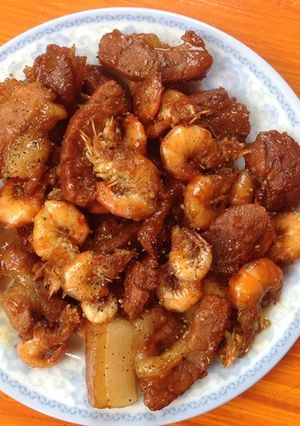 A picture of Vietnamese Braised Pork Belly with Shrimp.