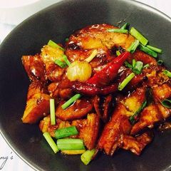 A picture of Vietnamese Braised Fish Cooked in a Clay Pot.