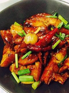 A picture of Vietnamese Braised Fish Cooked in a Clay Pot.