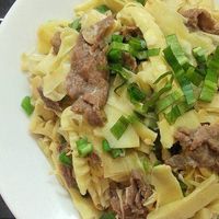 A picture of Stir-fried Beef with Fresh Bamboo Shoots.