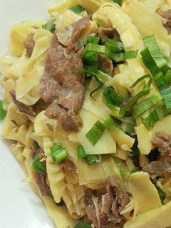 A picture of Stir-fried Beef with Fresh Bamboo Shoots.