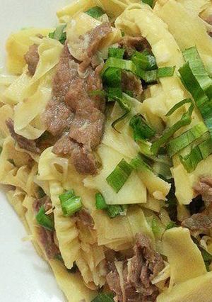 A picture of Stir-fried Beef with Fresh Bamboo Shoots.