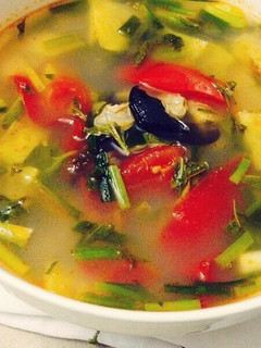 A picture of Vietnamese Sour Clam Soup.