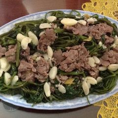 A picture of Stir-fried Buffalo Meat with Water Spinach.